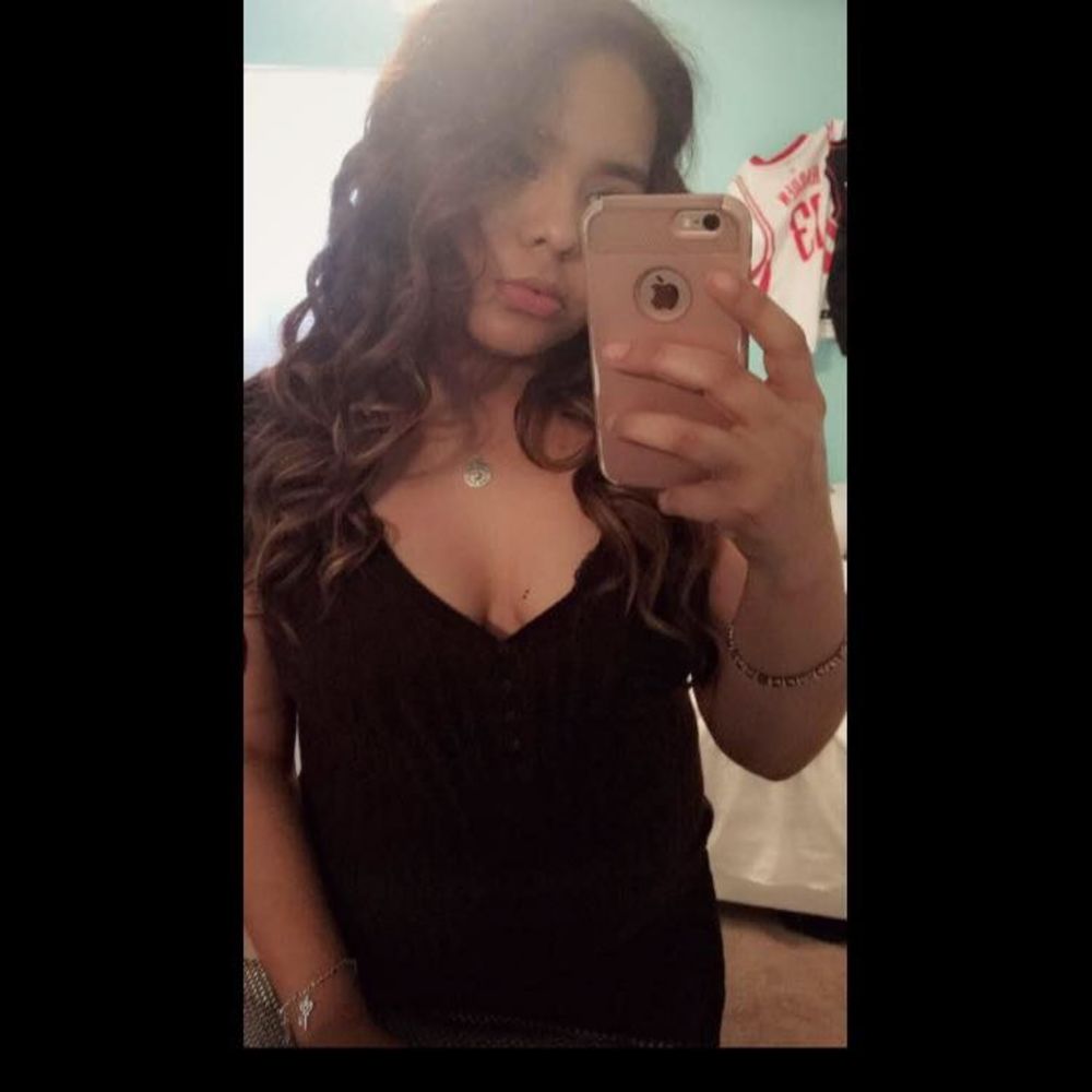 Meet your Posher, Larissa